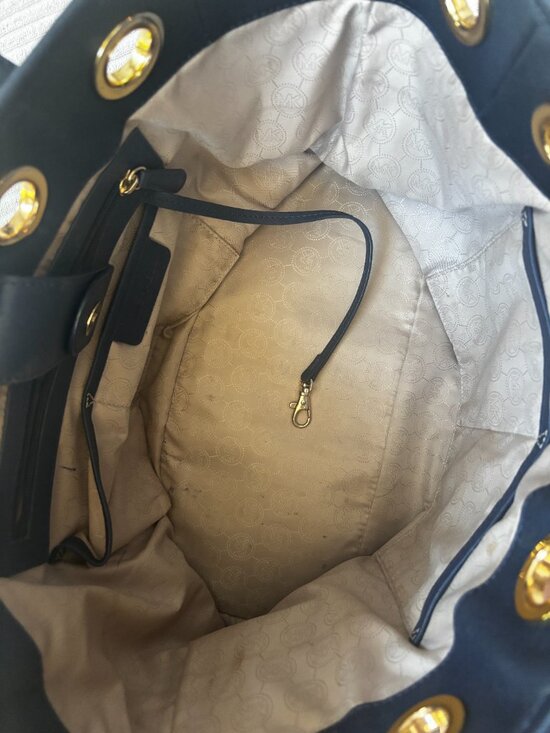 Michael Kors Signature Large Jet Set Saffiano Shoulder Tote  Michael Kors Navy Leather Tote Bag (Navy)